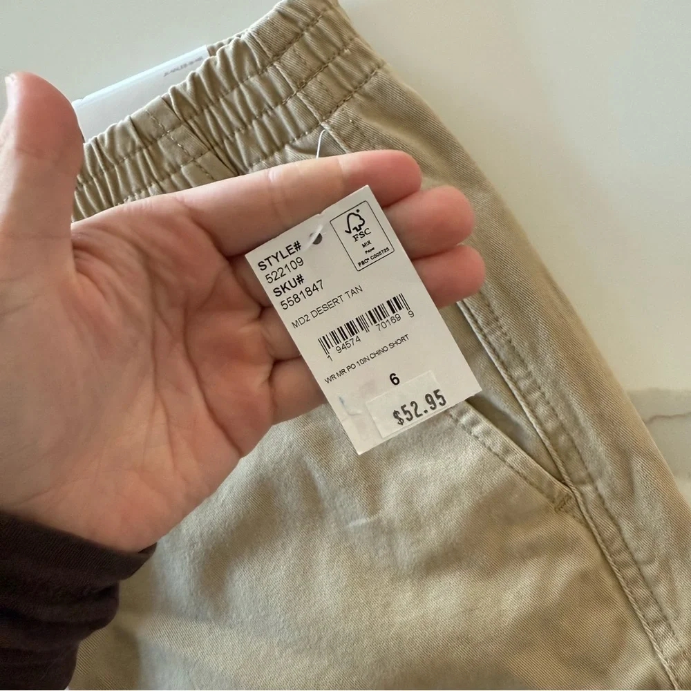 NWT Lands End Woman’s 10 Inch Khaki Chino Pull On Elastic Waist Shorts Tan